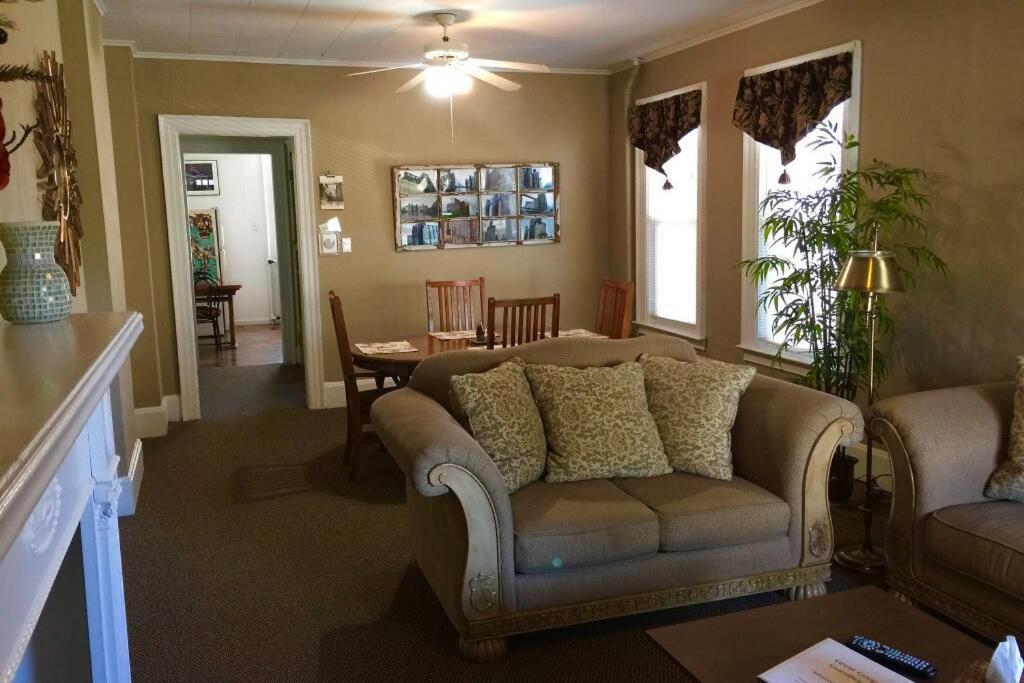 Great Gorge Guesthouse - Walk To The Falls, The Casino And All Downtown Restaurants - Across From The Aquarium Niagarawatervallen Buitenkant foto